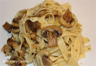 Pasta al huevo con champiñones