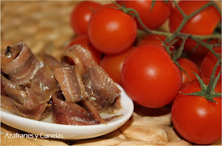 anchoas y tomate