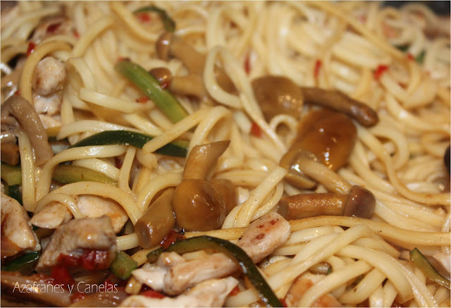  salteados de Noodles con pollo y verduras