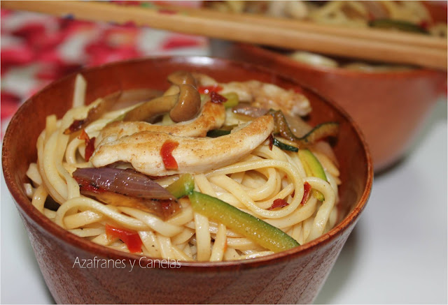  salteados de Noodles con pollo y verduras