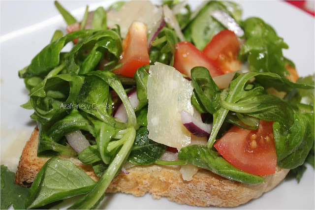 ensalada con rebanada Pan de Espelta blanca 