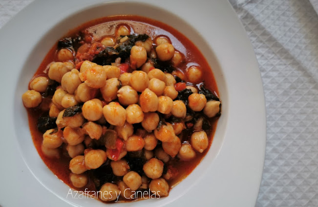 Potaje de garbanzos con chorizo y espinacas