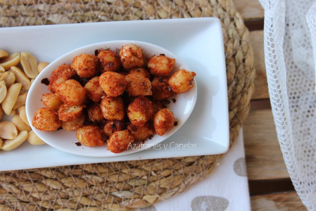 garbanzos al horno, presentados en una bandejita.