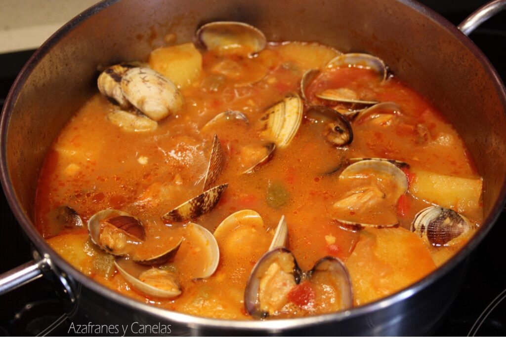 Una buena olla con Patatas guisadas con bacalao