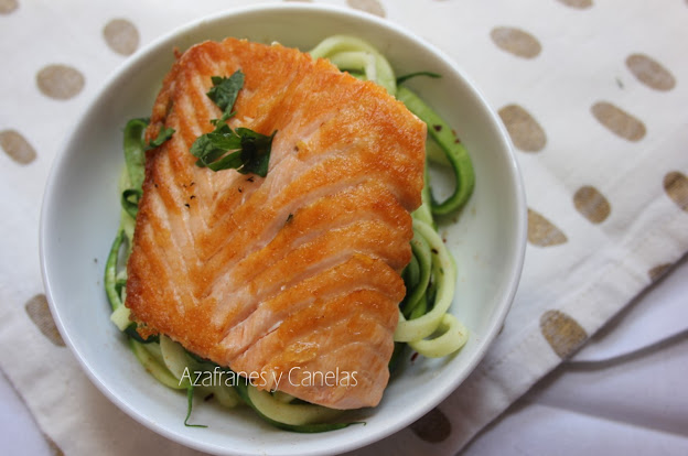 Espaguetis de calabacín con salmón