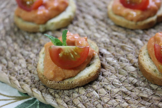 Canapés de atún con un toque de hierbabuena