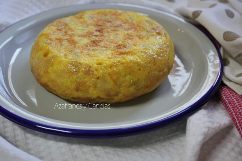 Tortilla de patatas con cebolla