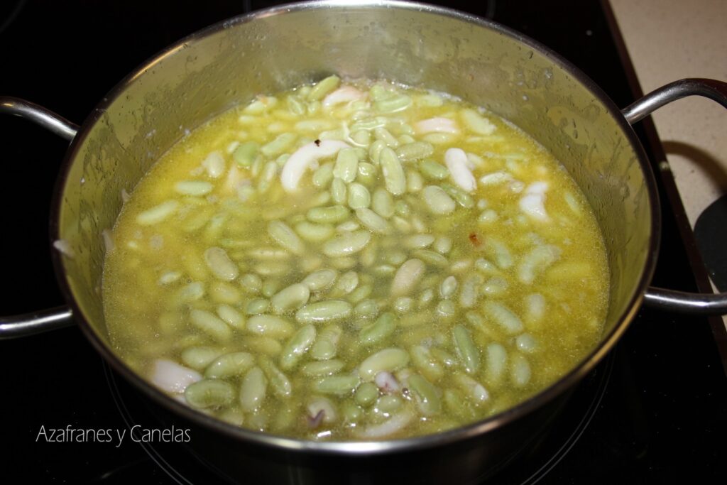 Alubias verdinas con calamares