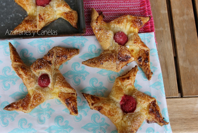 hojaldre de crema pastelera y frambuesas