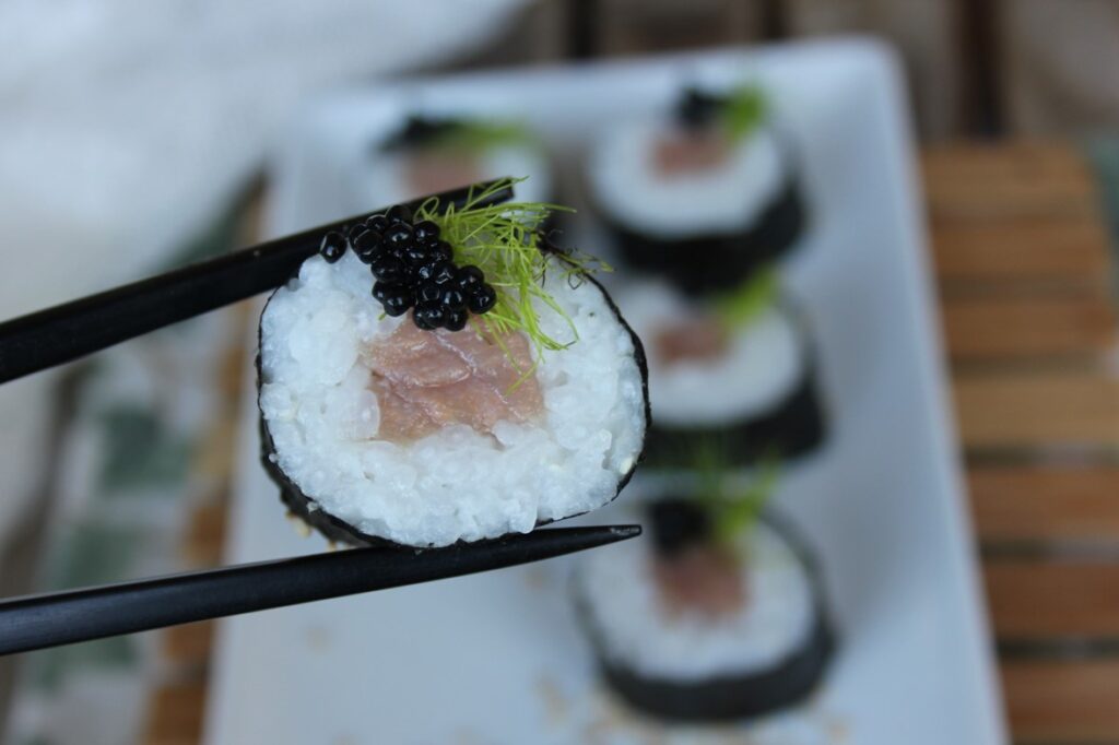 maki de atun, origen del sushi