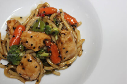 pollo y fideos udon