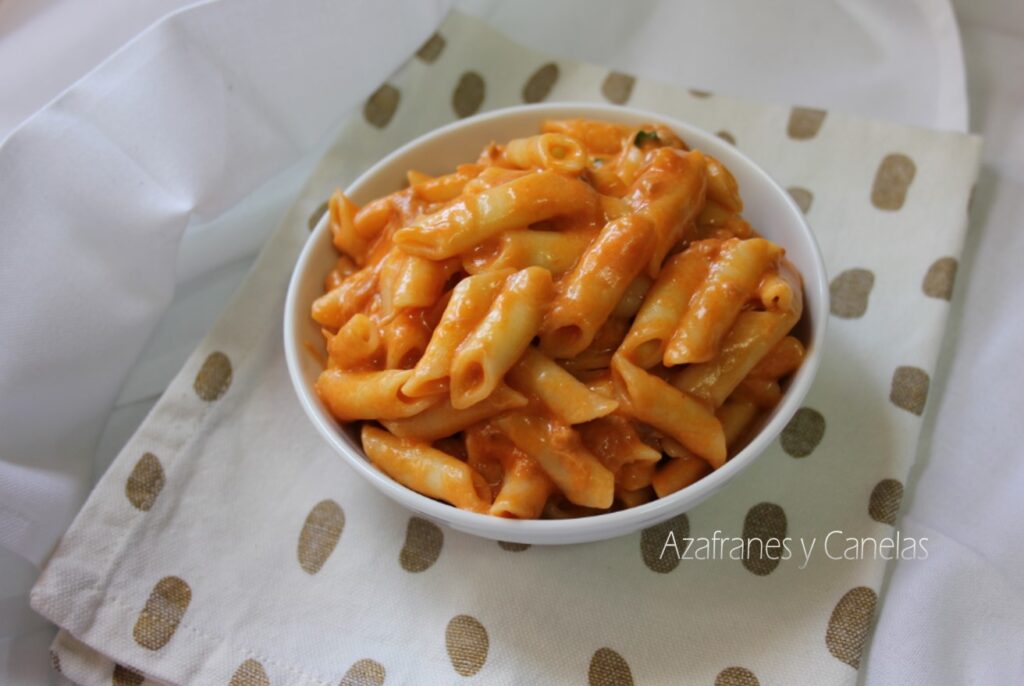 Macarrones con queso y atún