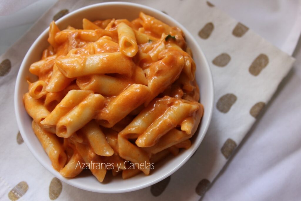 Macarrones con queso y atún