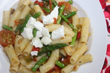 Rigatoni con ricotta y espárragos.