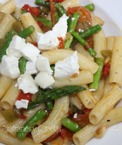 Rigatoni con ricotta y espárragos.