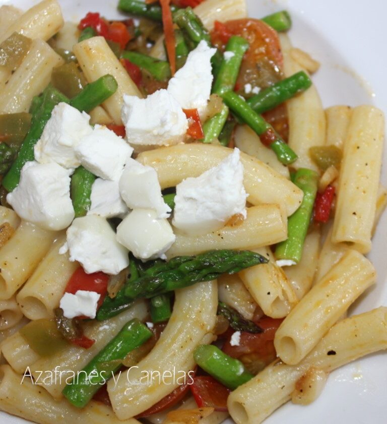 Rigatoni con ricotta y espárragos.