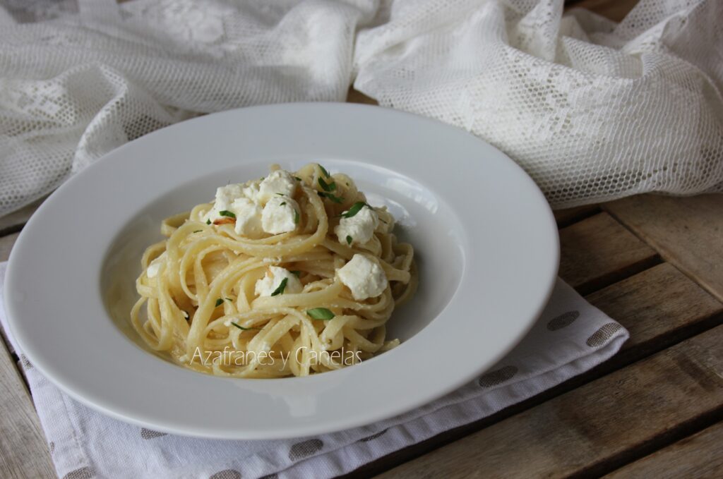 tallarines con queso feta