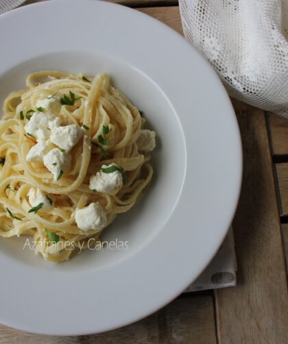 tallarines con queso feta