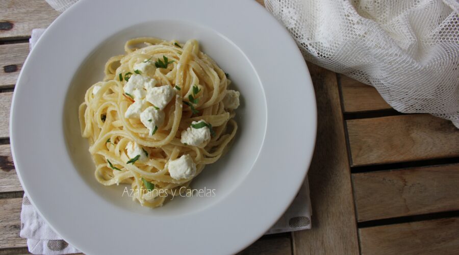 tallarines con queso feta