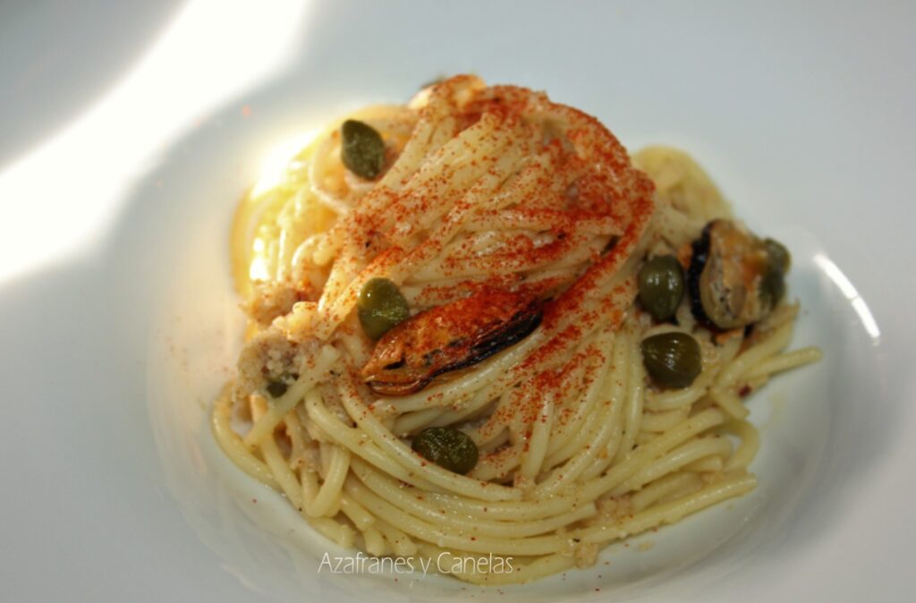 Espaguetis con mejillones y cangrejo rey