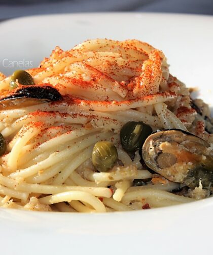 Espaguetis con mejillones y cangrejo rey