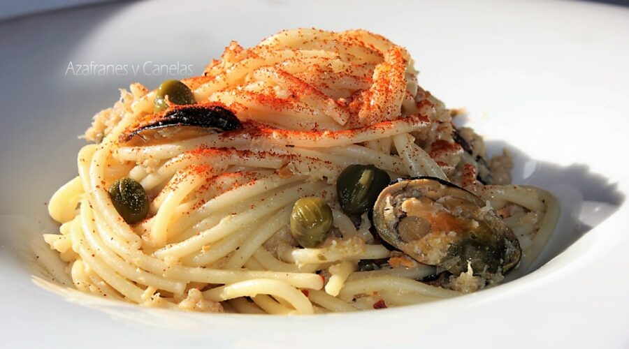 Espaguetis con mejillones y cangrejo rey
