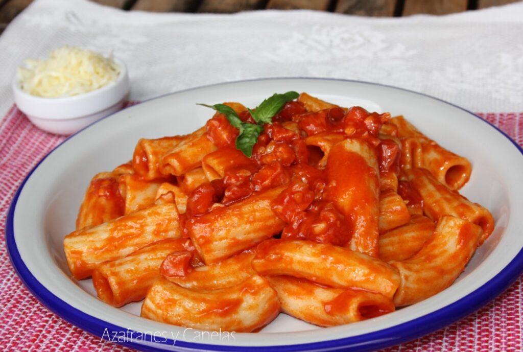 Macarrones con chorizo y queso