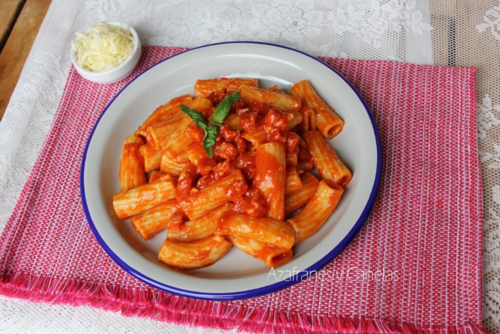 Macarrones con chorizo y queso