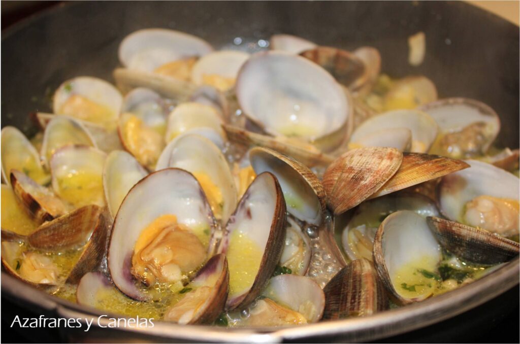 almejas al ajillo para Navidad 2025