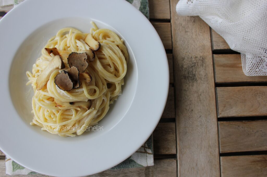 espaguetis a la crema con boletus