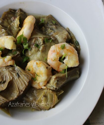 alcachofas con langostinos