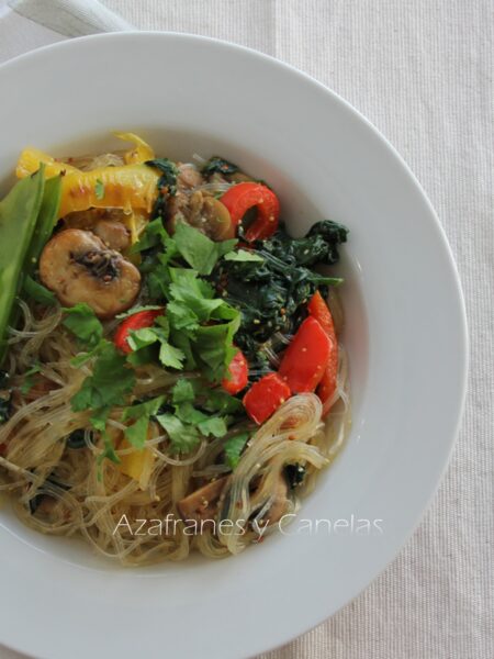 vermicellis en wok con verduras