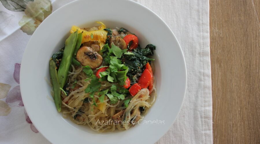 vermicellis en wok con verduras