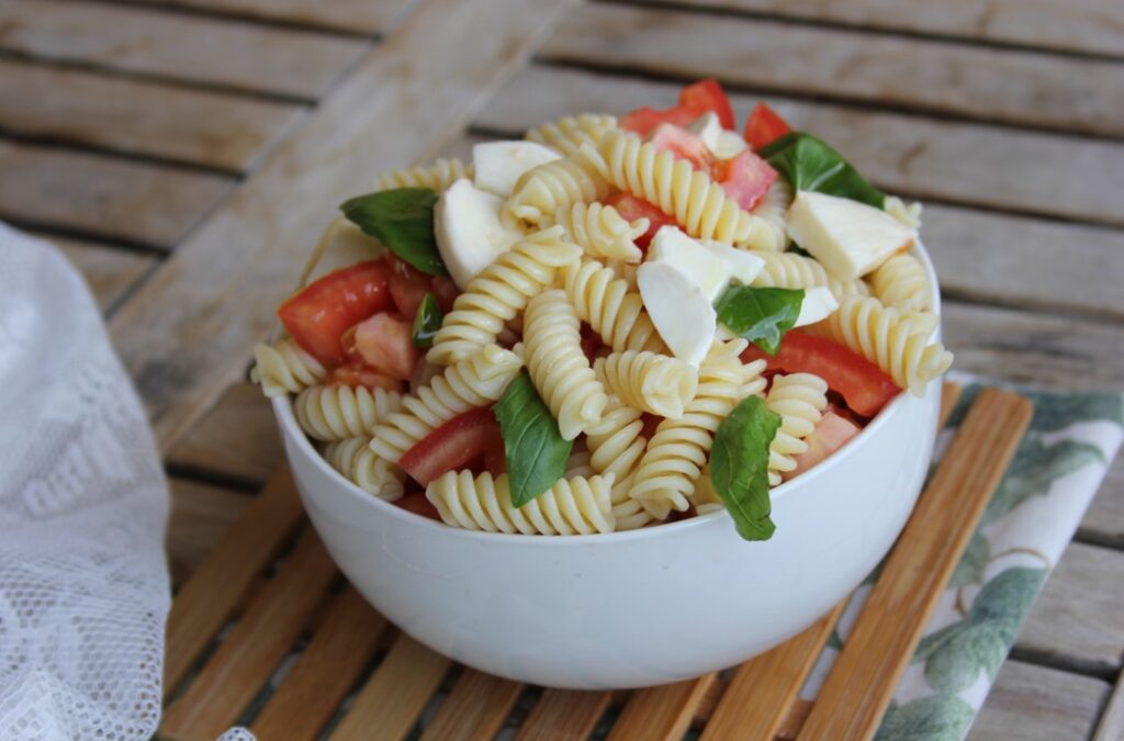 ensalada caprese de pasta
