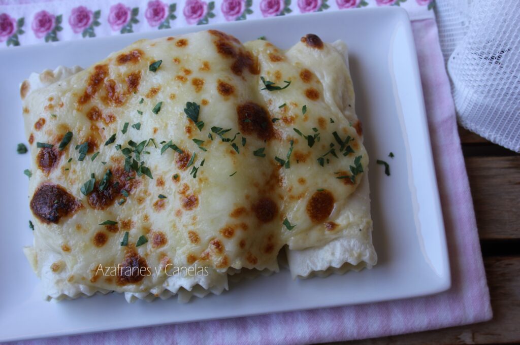 canelones de pollo y bechamel al horno