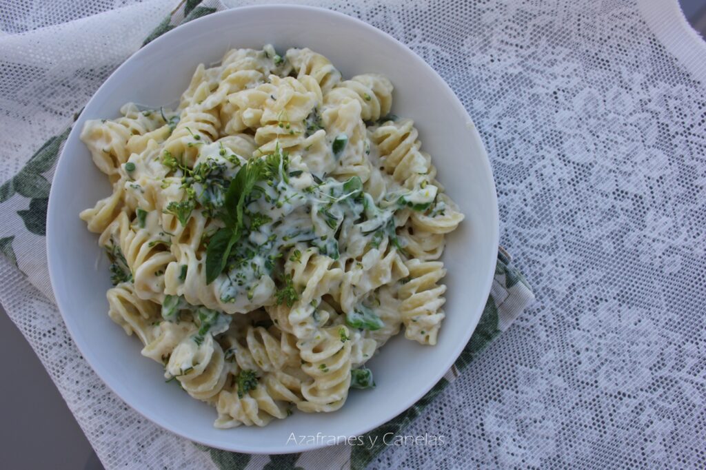 fusilli con mozarella y bimi