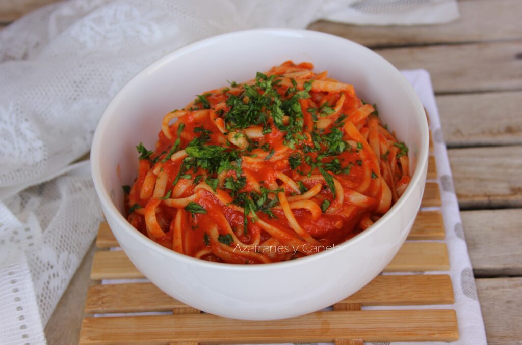 espaguetis con salsa de piquillo