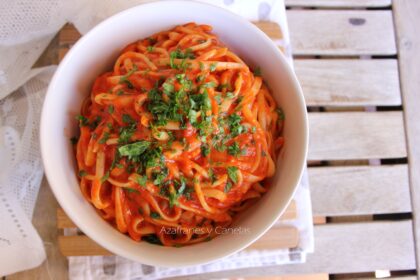 espaguetis con salsa de piquillos