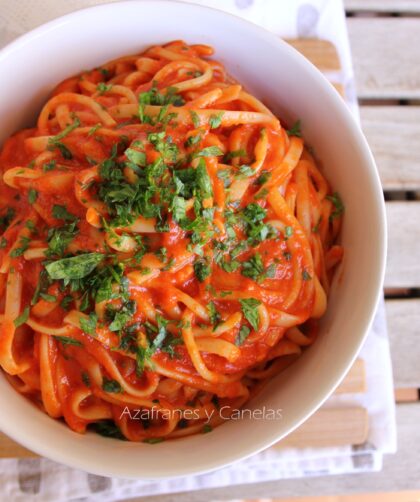 espaguetis con salsa de piquillos