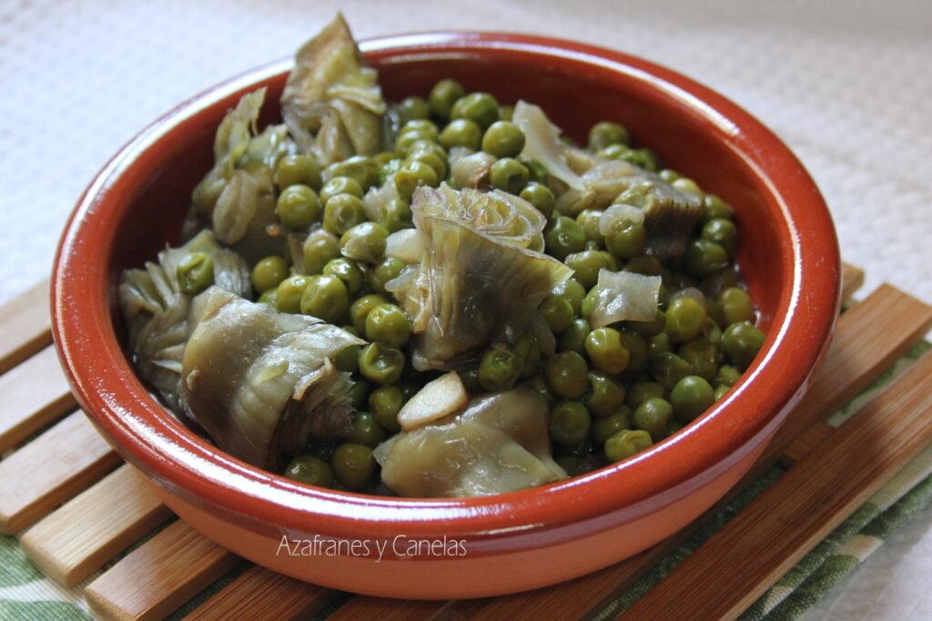 guisantes con alcachofas