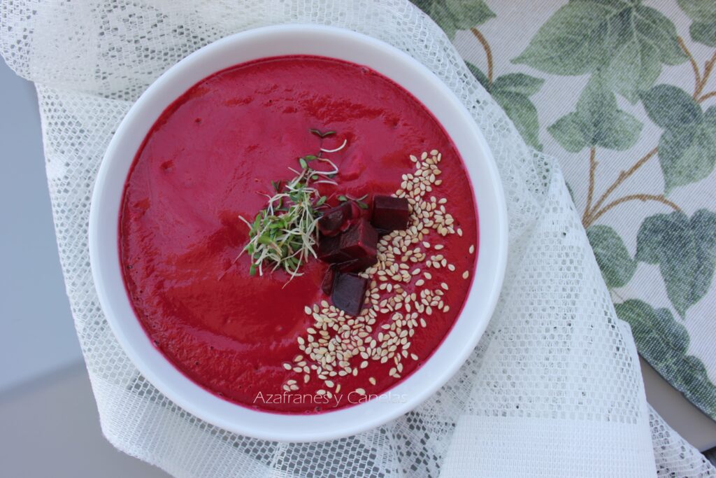 Entrantes navideños: salmorejo de remolacha