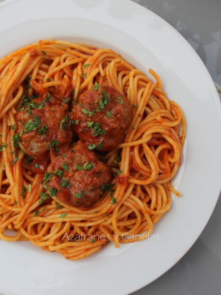 espaguetis con albondigas