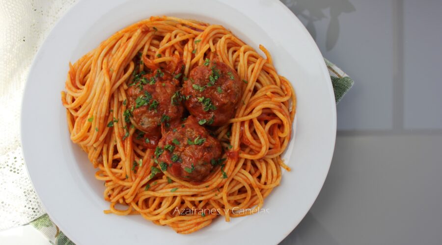 espaguetis con albondigas