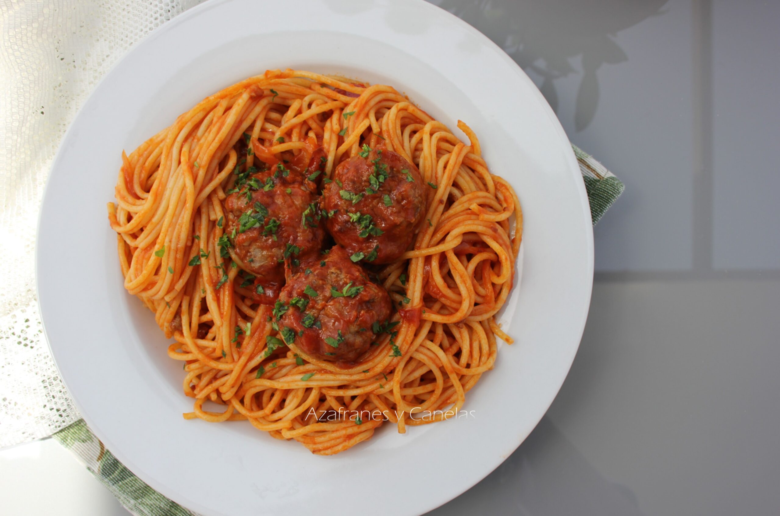 espaguetis con albondigas