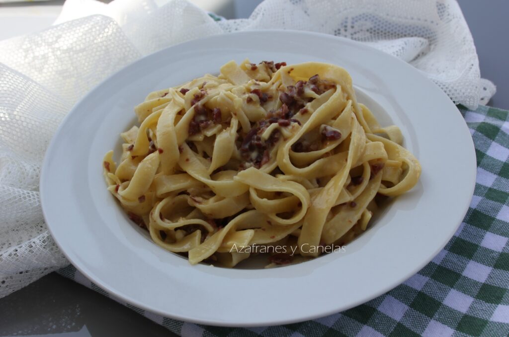 nidos de pasta a la carbonara