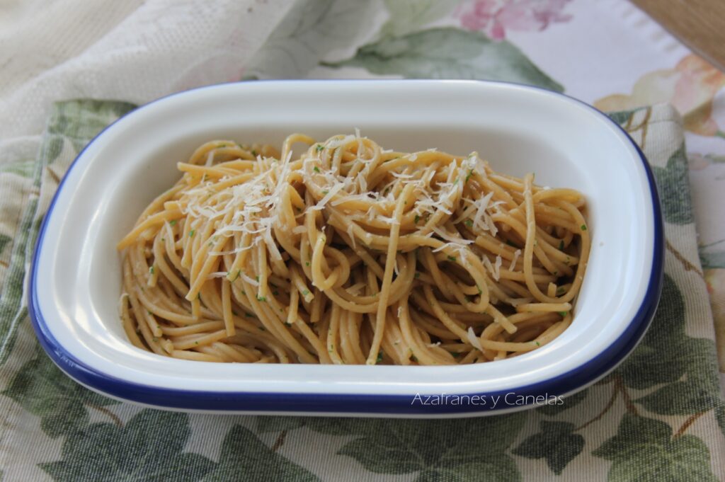 espaguetis integrales al ajo