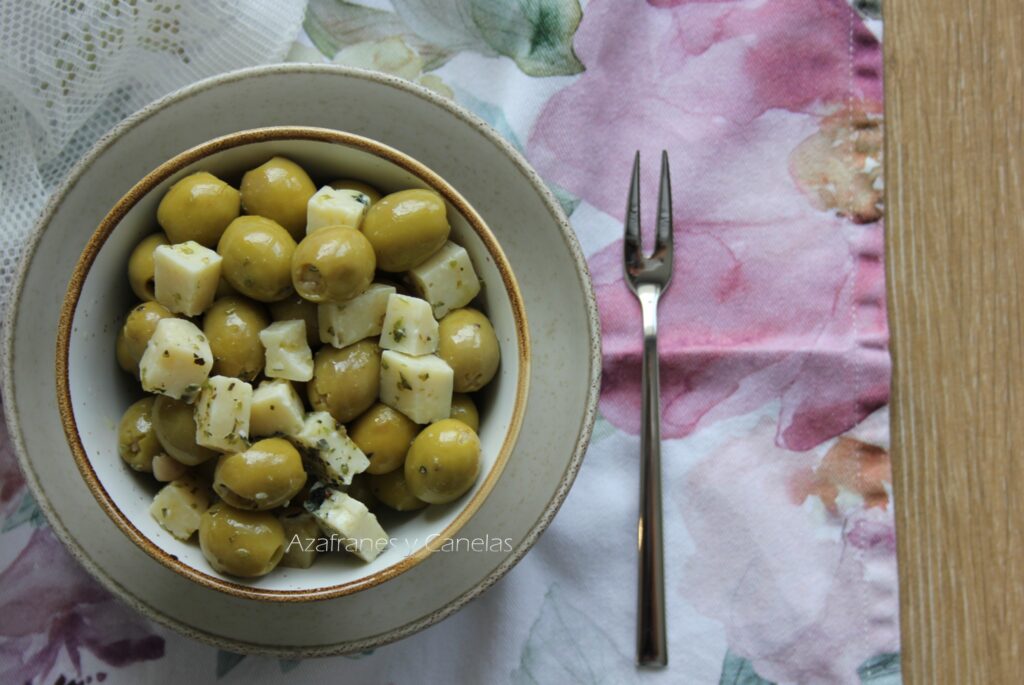 aceitunas aliñadas con queso