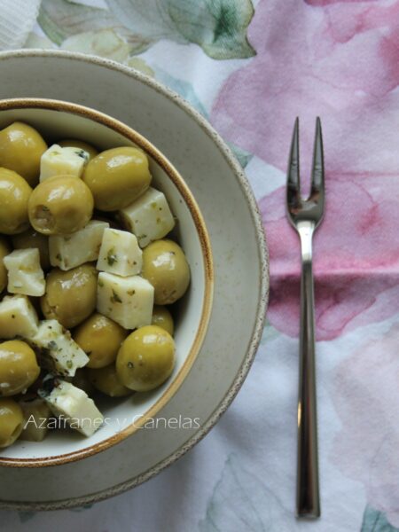 aceitunas aliñadas con queso