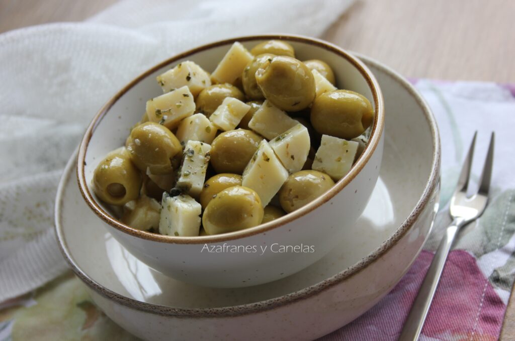 aperitivo de aceitunas con queso