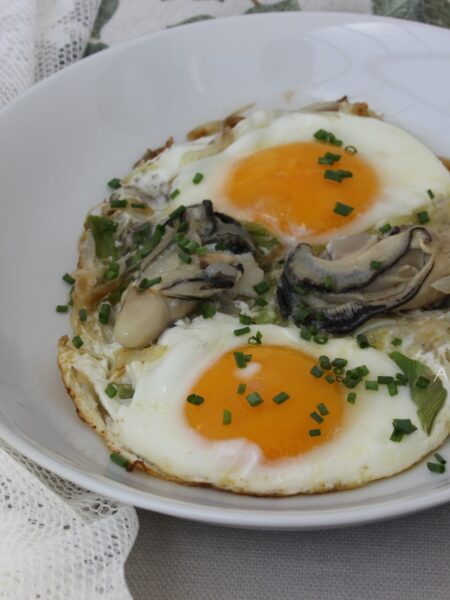 ostras con cebolleta y huevo
